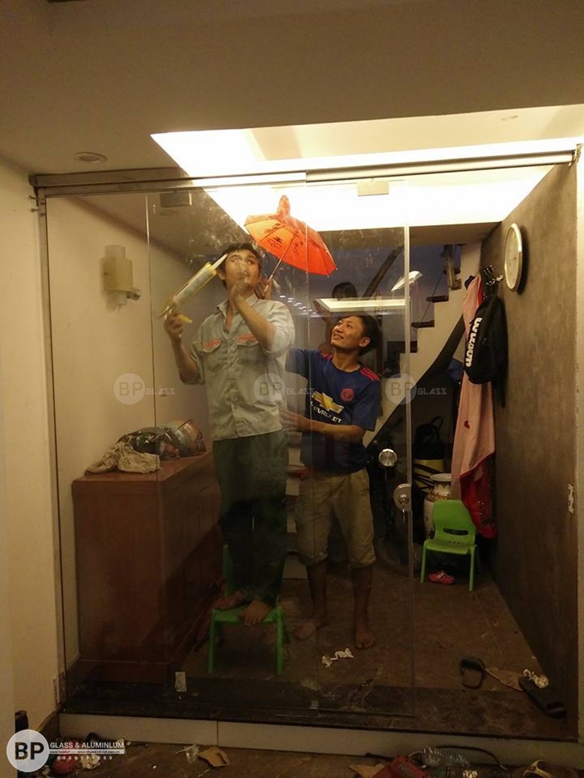 Thi công cửa kính trượt lùa Anh Huy Đặng Văn Ngữ buiphat.vn 